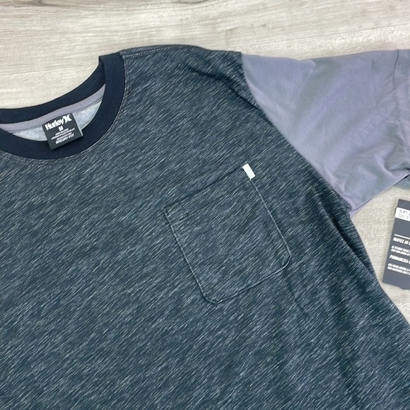 HURLEY - NIKE DRYFIT BRIDGE POCKET TEE SHIRT - Picture 2 of 5